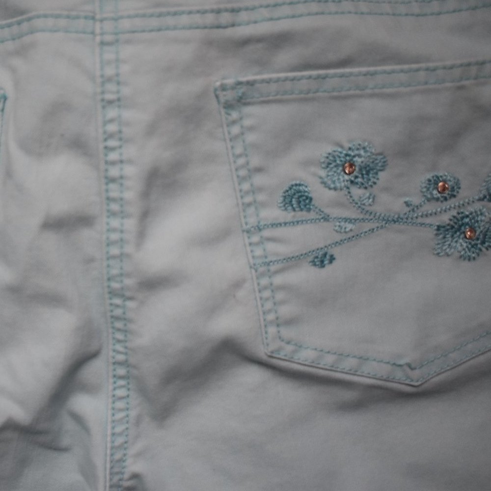 Basic Editions Light Blue Capris - Picture 4 of 4